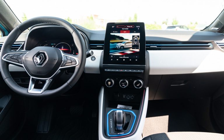 Renault Clio, Captur e Megane E-Tech: immagini ufficiali