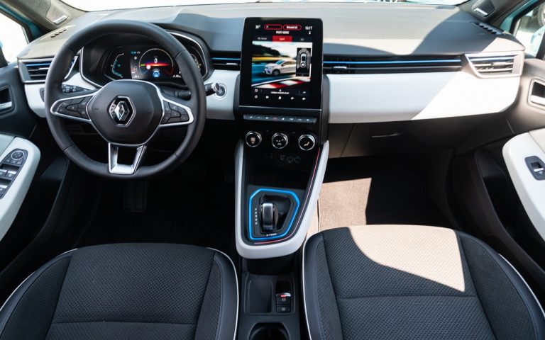 Renault Clio, Captur e Megane E-Tech: immagini ufficiali