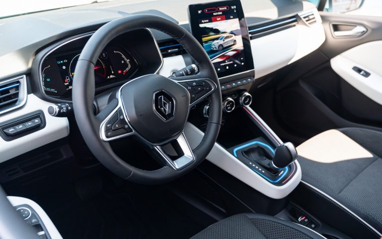 Renault Clio, Captur e Megane E-Tech: immagini ufficiali