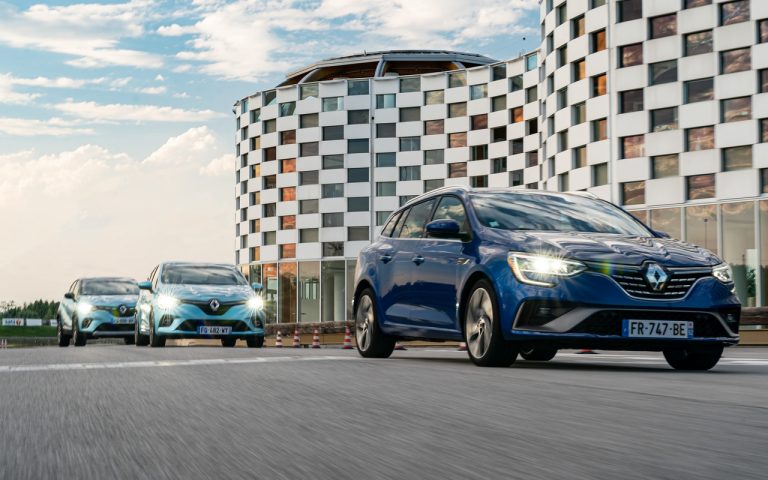 Renault Clio, Captur e Megane E-Tech: immagini ufficiali