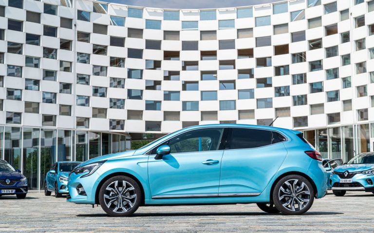 Renault Clio, Captur e Megane E-Tech: immagini ufficiali