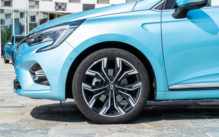 Renault Clio, Captur e Megane E-Tech: immagini ufficiali