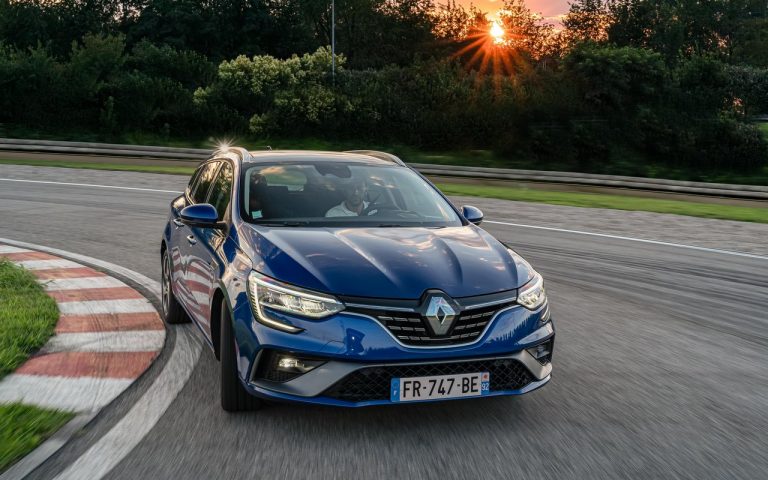 Renault Clio, Captur e Megane E-Tech: immagini ufficiali