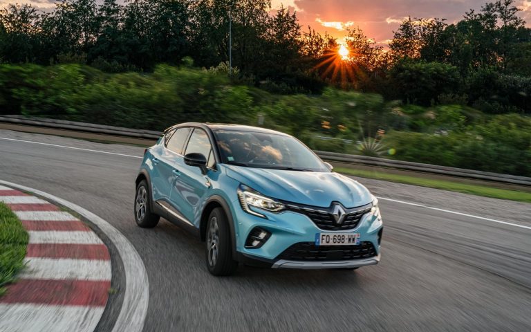 Renault Clio, Captur e Megane E-Tech: immagini ufficiali