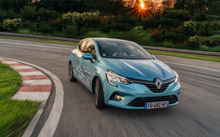 Renault Clio, Captur e Megane E-Tech: immagini ufficiali