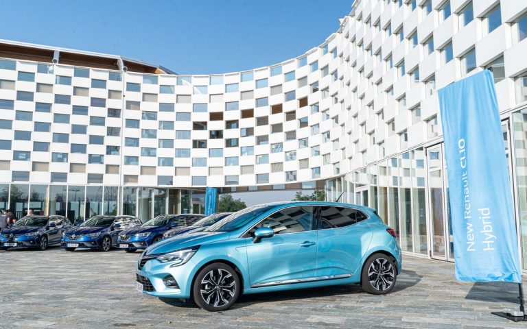 Renault Clio, Captur e Megane E-Tech: immagini ufficiali