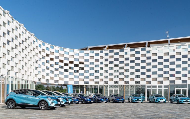 Renault Clio, Captur e Megane E-Tech: immagini ufficiali