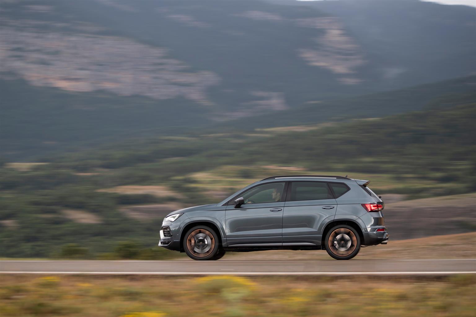Nuova Cupra Ateca 2020: immagini ufficiali