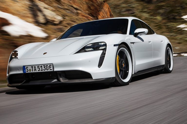 Porsche Taycan 2021: immagini ufficiali