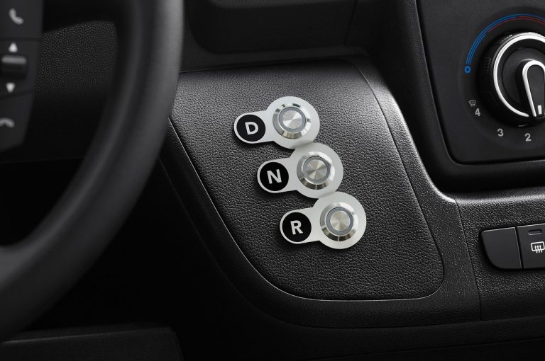 Peugeot e-Boxer 2021: immagini ufficiali