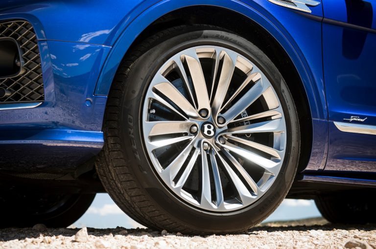 Bentley Bentayga Speed 2021: immagini ufficiali