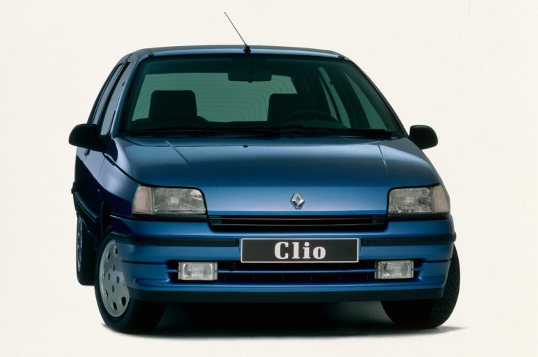 Renault Clio 1990-2020: cinque generazioni nelle immagini