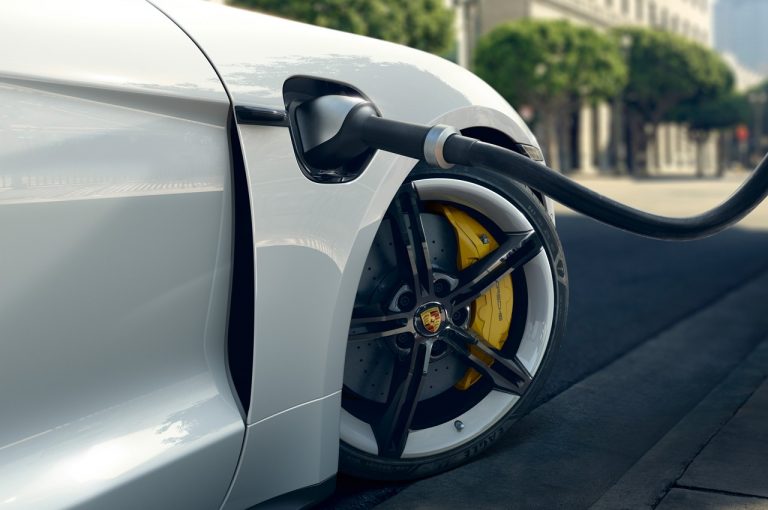 Porsche Taycan 2021: immagini ufficiali