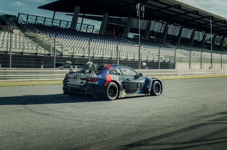 Bmw M4 Coupé 2021 e Bmw M4 GT3 2021: prime immagini ufficiali