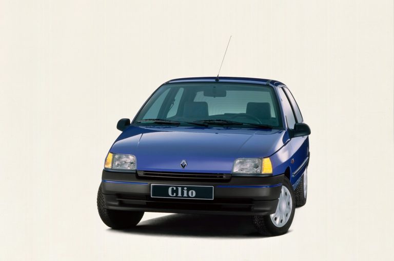 Renault Clio 1990-2020: cinque generazioni nelle immagini