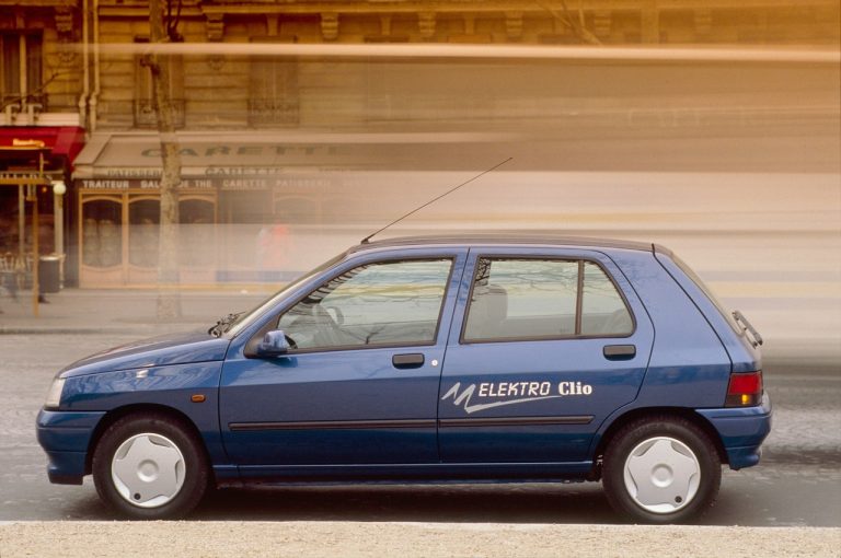 Renault Clio 1990-2020: cinque generazioni nelle immagini