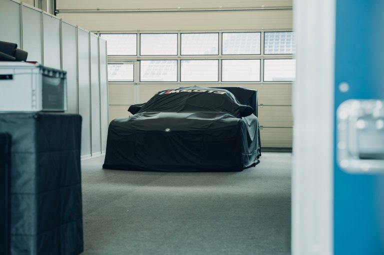 Bmw M4 Coupé 2021 e Bmw M4 GT3 2021: prime immagini ufficiali