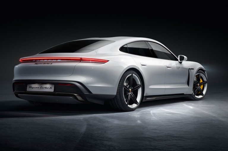 Porsche Taycan 2021: immagini ufficiali
