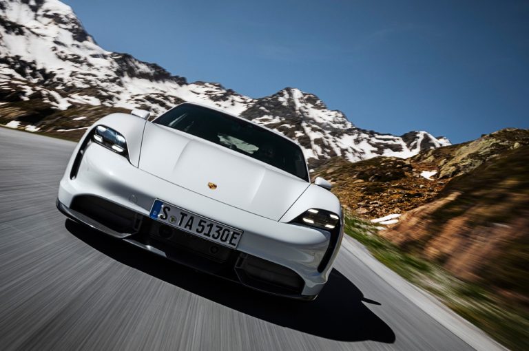 Porsche Taycan 2021: immagini ufficiali