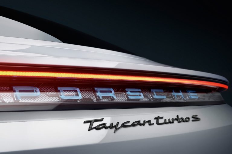 Porsche Taycan 2021: immagini ufficiali