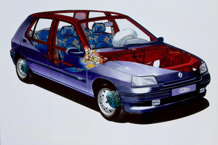 Renault Clio 1990-2020: cinque generazioni nelle immagini