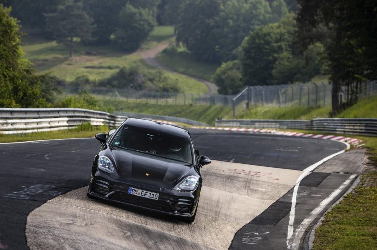 Porsche Panamera 2021: immagini ufficiali