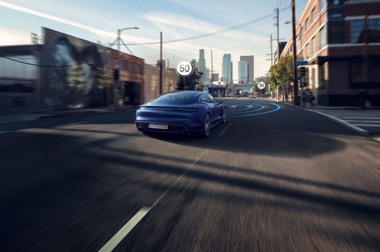 Porsche Taycan 2021: immagini ufficiali