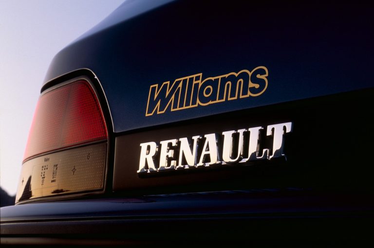 Renault Clio 1990-2020: cinque generazioni nelle immagini