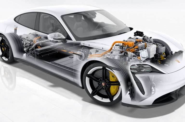 Porsche Taycan 2021: immagini ufficiali