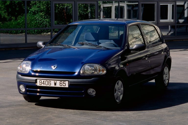 Renault Clio 1990-2020: cinque generazioni nelle immagini