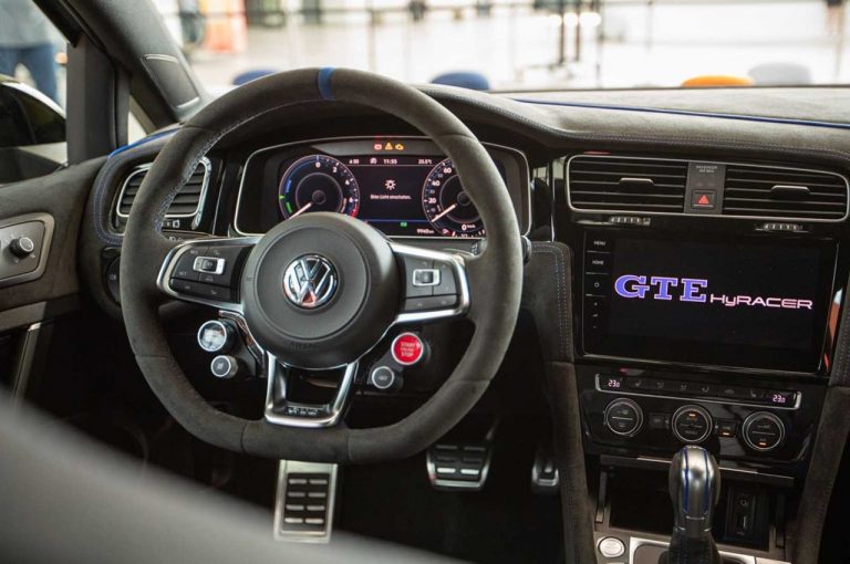 Volkswagen Golf GTE HyRacer 2020