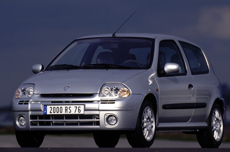 Renault Clio 1990-2020: cinque generazioni nelle immagini