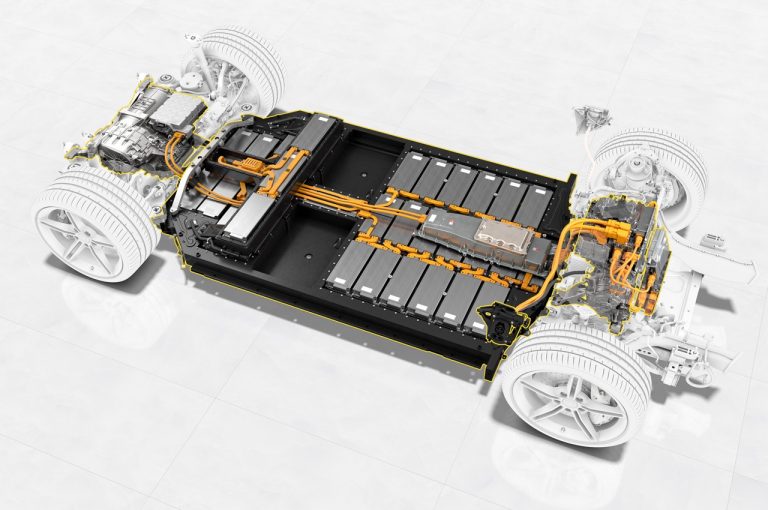 Porsche Taycan 2021: immagini ufficiali