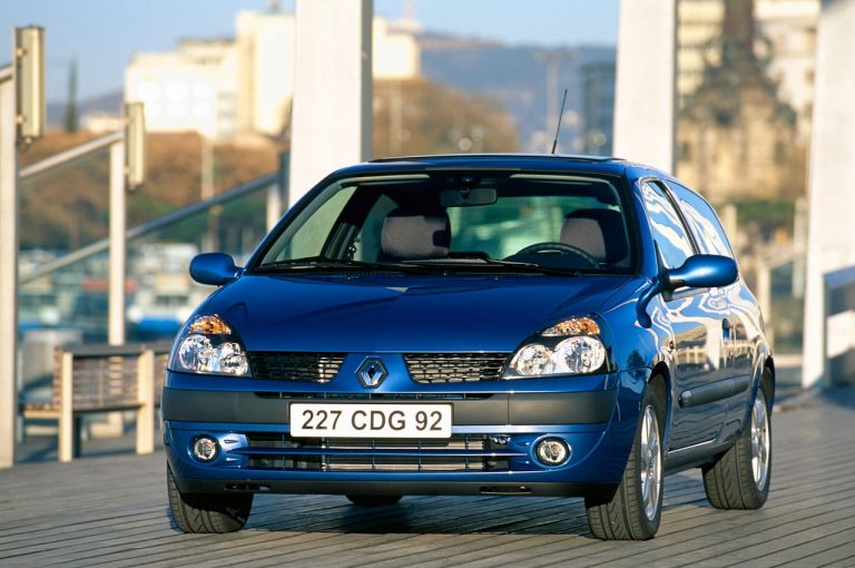 Renault Clio 1990-2020: cinque generazioni nelle immagini