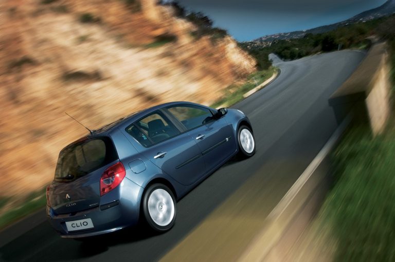 Renault Clio 1990-2020: cinque generazioni nelle immagini