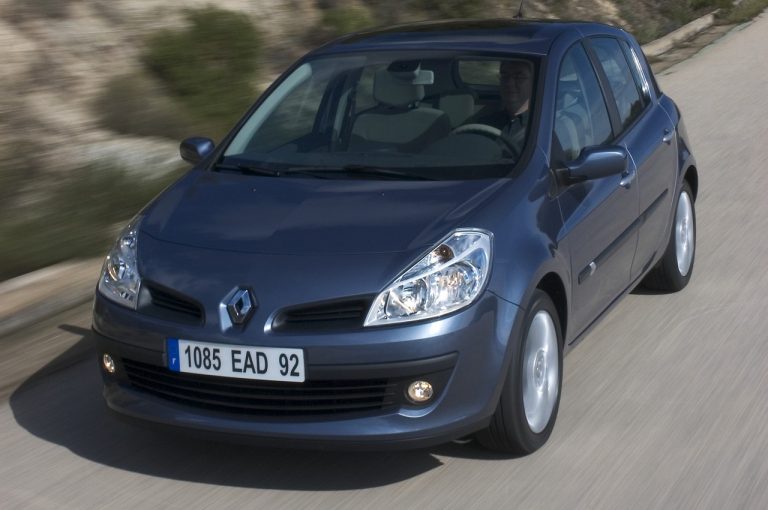 Renault Clio 1990-2020: cinque generazioni nelle immagini
