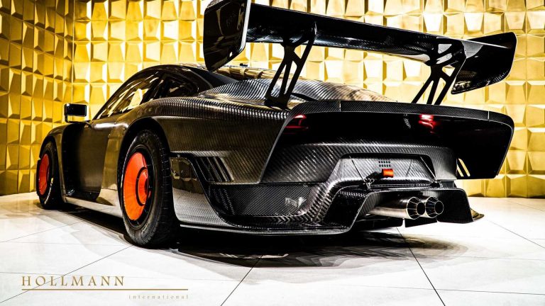 Porsche 935 in fibra di carbonio: immagini ufficiali