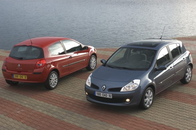 Renault Clio 1990-2020: cinque generazioni nelle immagini