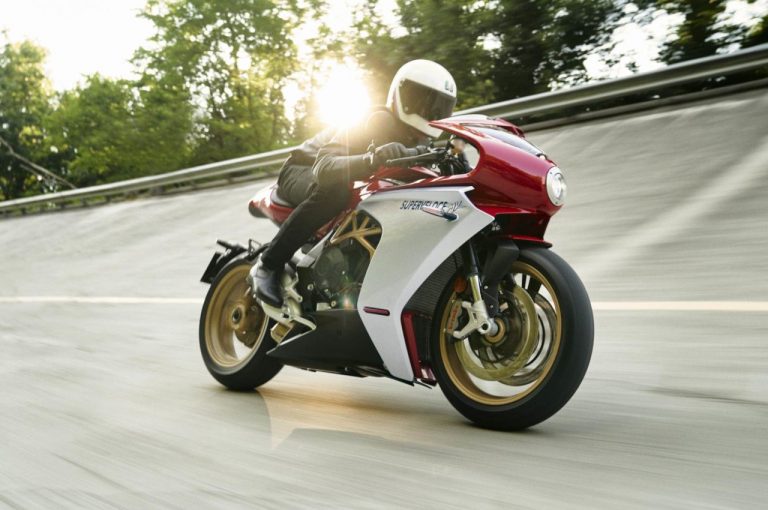 MV Agusta Superveloce 800 2020: immagini ufficiali