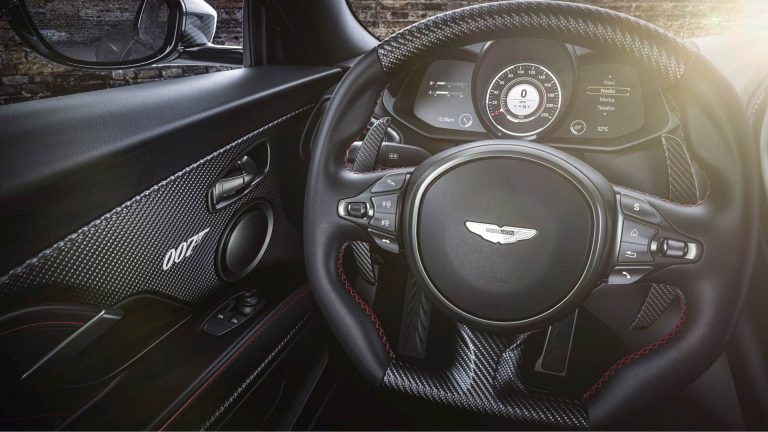Aston Martin Vantage 007 Edition e DBS Superleggera 007: immagini ufficiali