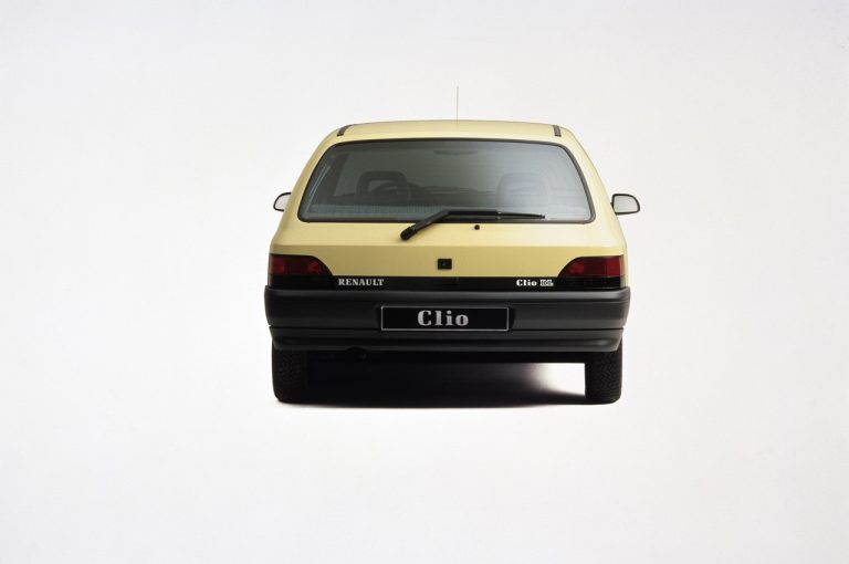 Renault Clio 1990-2020: cinque generazioni nelle immagini