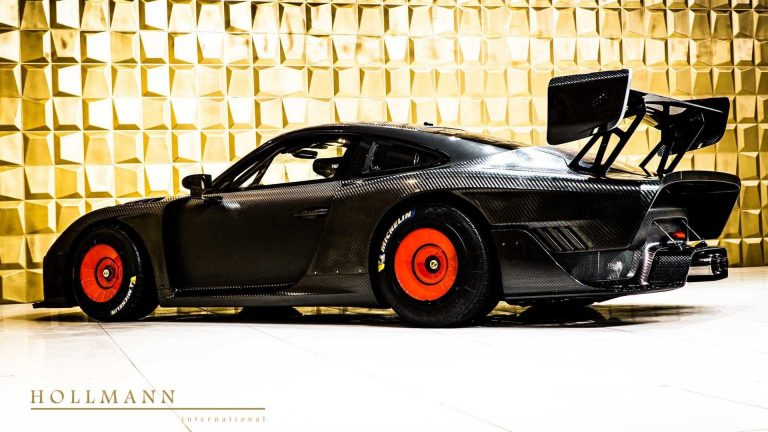 Porsche 935 in fibra di carbonio: immagini ufficiali