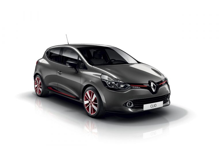 Renault Clio 1990-2020: cinque generazioni nelle immagini