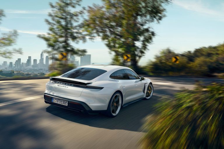Porsche Taycan 2021: immagini ufficiali