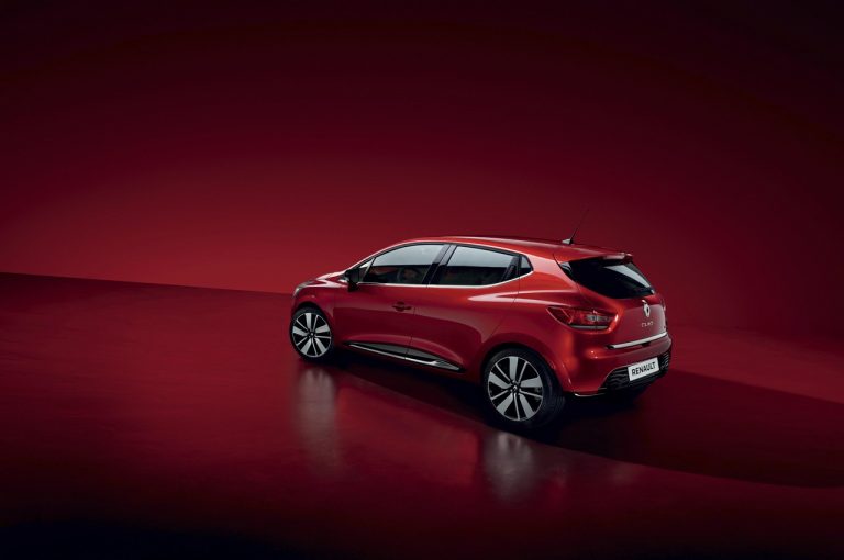 Renault Clio 1990-2020: cinque generazioni nelle immagini