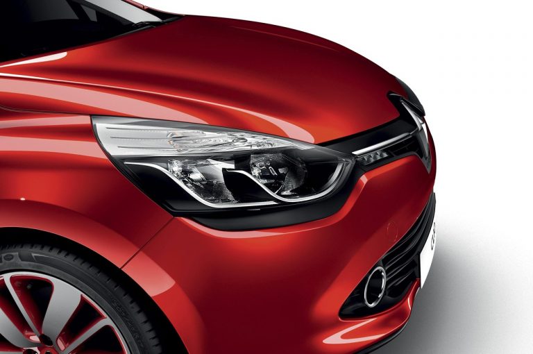 Renault Clio 1990-2020: cinque generazioni nelle immagini