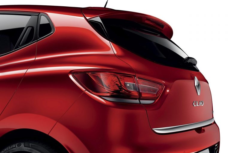 Renault Clio 1990-2020: cinque generazioni nelle immagini