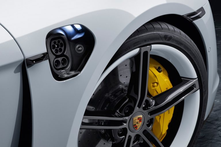 Porsche Taycan 2021: immagini ufficiali