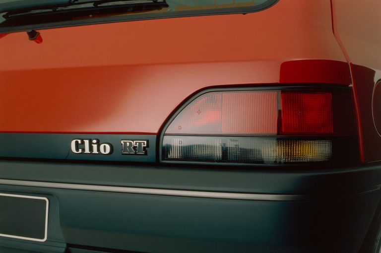 Renault Clio 1990-2020: cinque generazioni nelle immagini