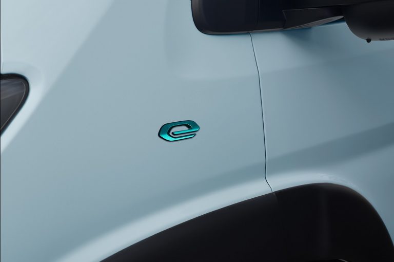 Peugeot e-Boxer 2021: immagini ufficiali